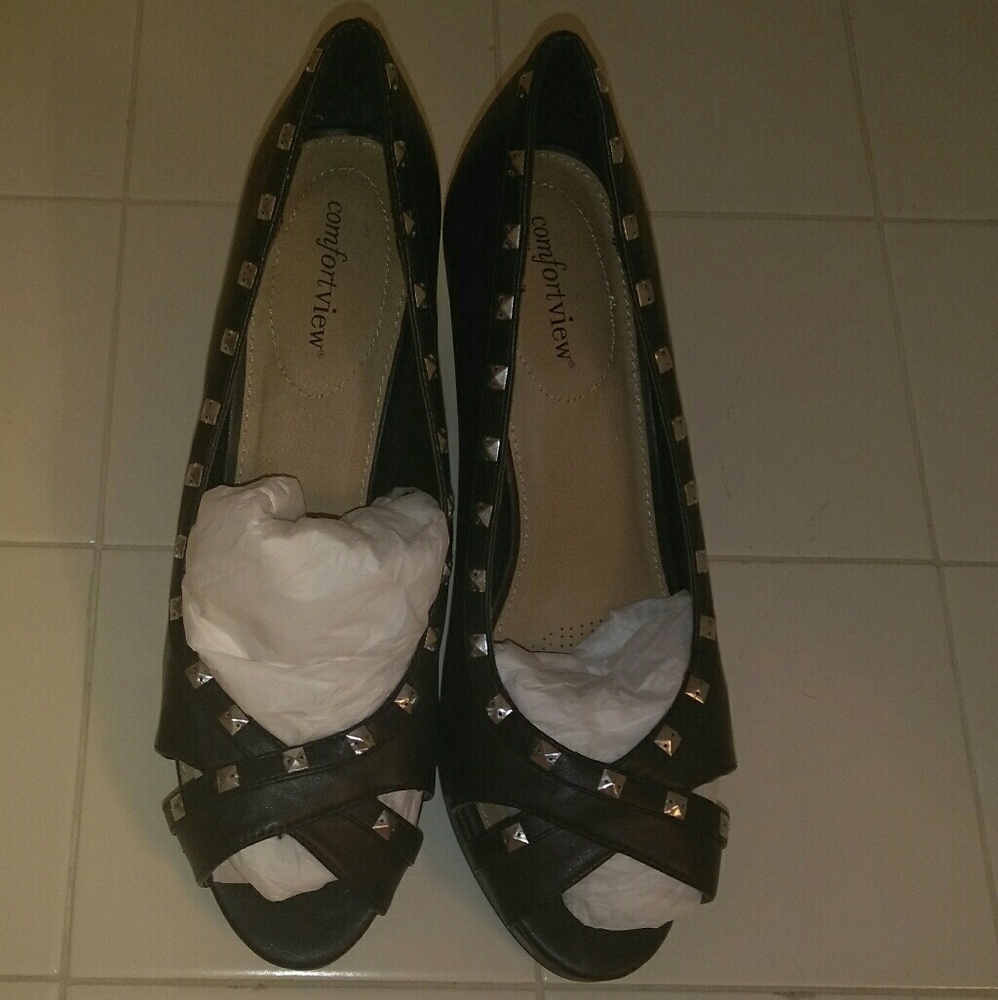 Shoes - Picture 2 of 5